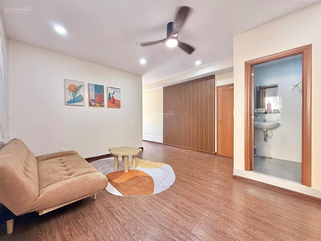 Cho thuê 1 phòng ngủ ban công 45m2 ngay ngã tư hàng xanh  cầu thị nghè  thảo cầm viên sg