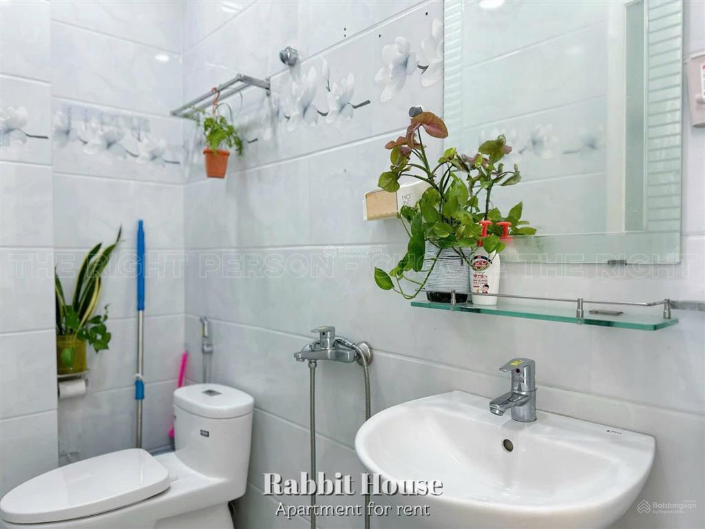 Cho thuê 1pn ban công 25m2 có thang máy ngay chợ tân định  cầu kiệu  công viên lê văn tám