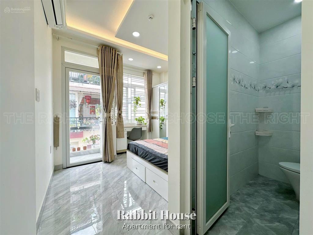 Cho thuê 1pn ban công 25m2 có thang máy ngay chợ tân định  cầu kiệu  công viên lê văn tám