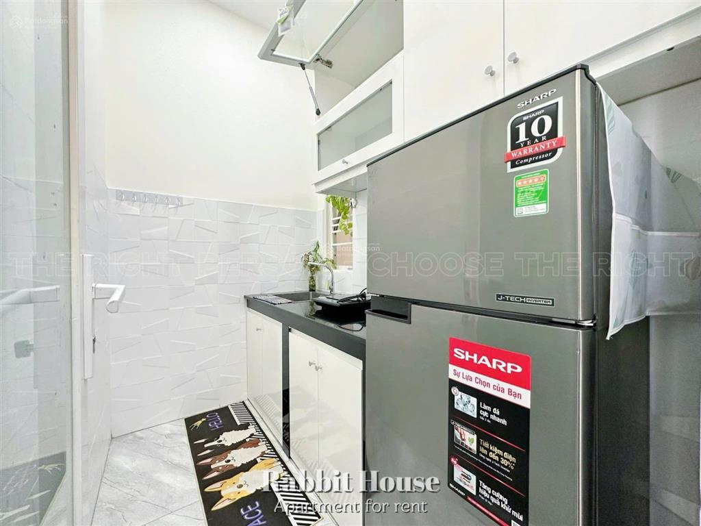 Cho thuê 1pn ban công 25m2 có thang máy ngay chợ tân định  cầu kiệu  công viên lê văn tám