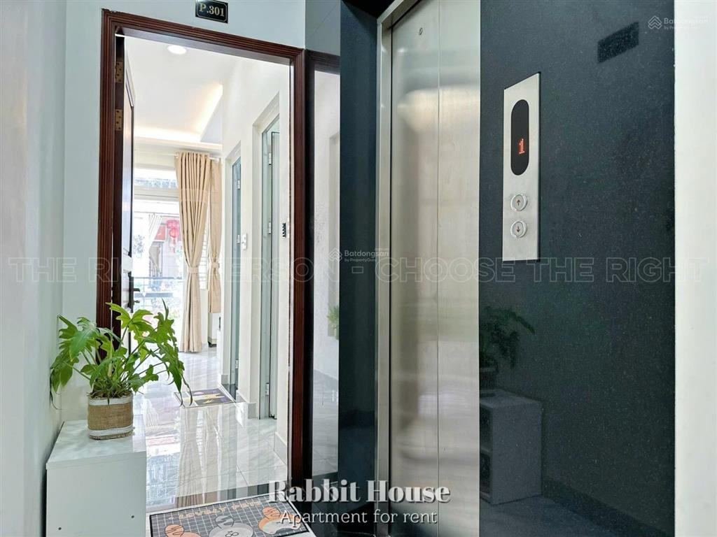 Cho thuê 1pn ban công 25m2 có thang máy ngay chợ tân định  cầu kiệu  công viên lê văn tám