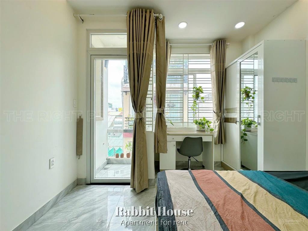 Cho thuê 1pn ban công 25m2 có thang máy ngay chợ tân định  cầu kiệu  công viên lê văn tám