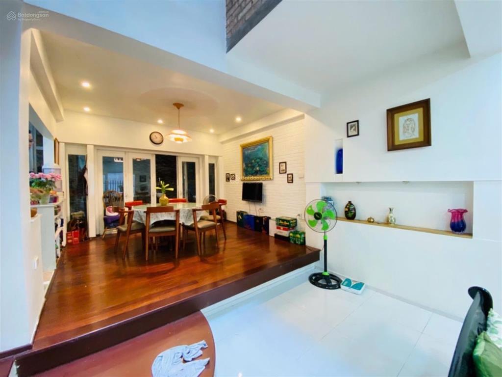 Bán nhà lạc long quân sát hồ tây, ô tô vào, diện tích 120m2 mặt tiền 15m đẹp, chỉ 32 tỷ