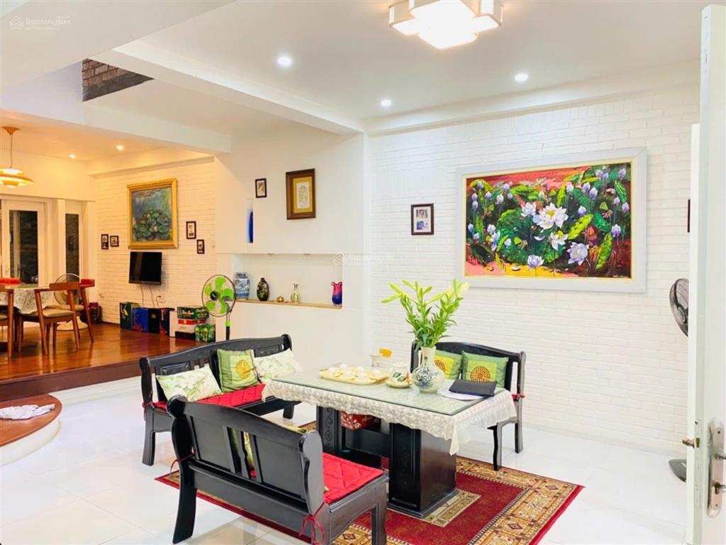 Bán nhà lạc long quân sát hồ tây, ô tô vào, diện tích 120m2 mặt tiền 15m đẹp, chỉ 32 tỷ