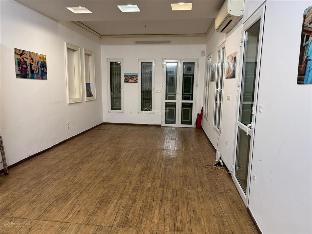 Bán nhà mặt phố hoàng hoa thám vị trí đẹp, không quy hoạch diện tích 97m² giá chỉ 26 tỷ