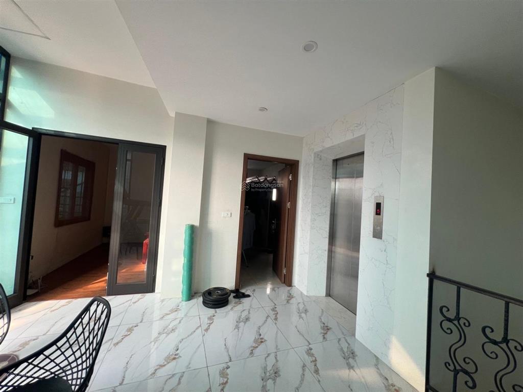 Bán nhà kim mã lô góc, 7 tầng thang máy, 105m² nhỉnh 31 tỷ