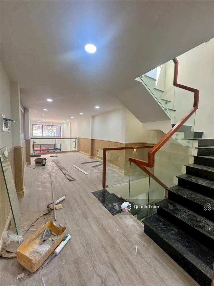 Bán nhà p.1, bình thạnh 60m2  3 tầng, 4pn, hẻm xe ba gác, vài bước sang q.1 & q.2  full nội thất