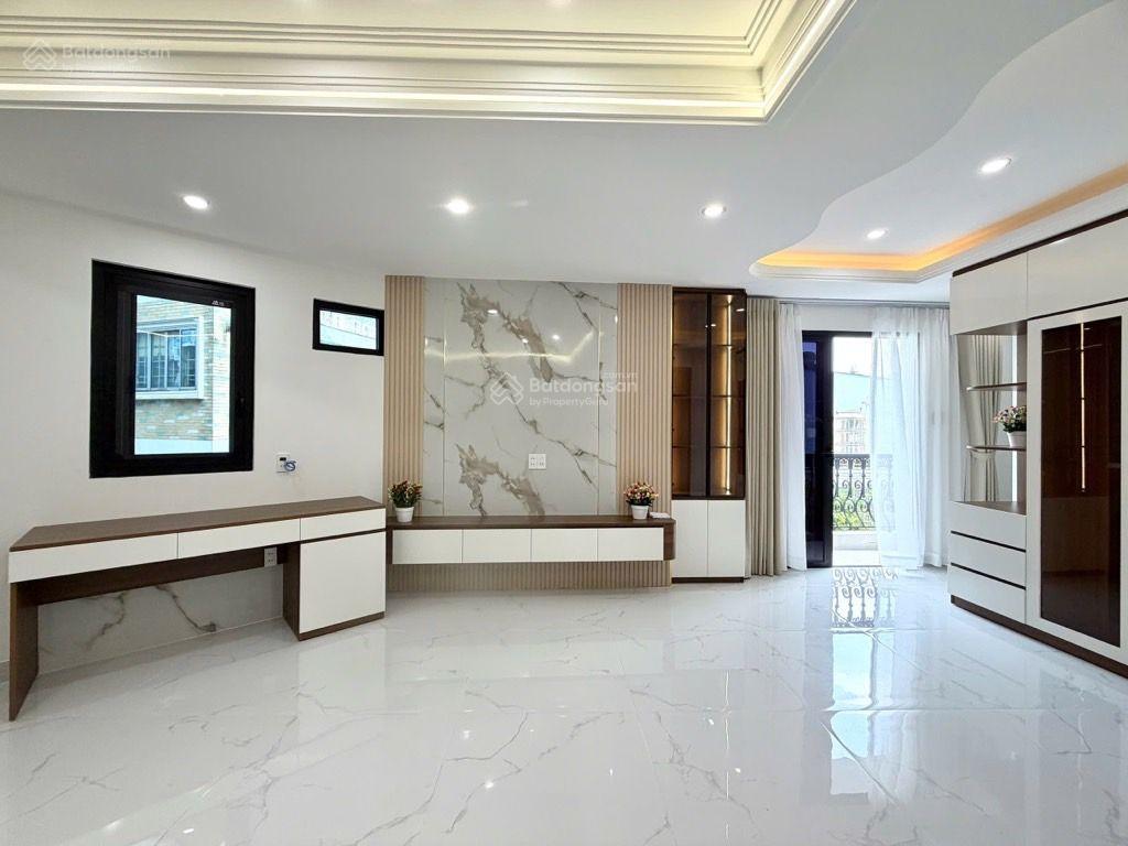 Hiếm gò vấp  hxh nhà mới 5 tầng có gara  63m full nội thất  9.8 tỷ