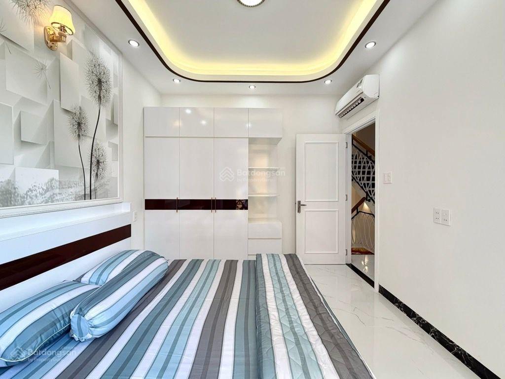 Cạnh đh công nghiệp, nhà mới 4 tầng hxh 7 chỗ ngủ trong nhà, full nội thất, chỉ 9.5 tỷ