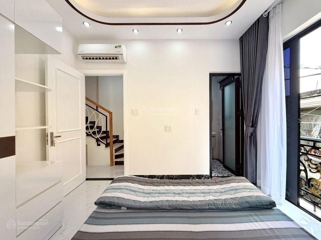 Cạnh đh công nghiệp, nhà mới 4 tầng hxh 7 chỗ ngủ trong nhà, full nội thất, chỉ 9.5 tỷ