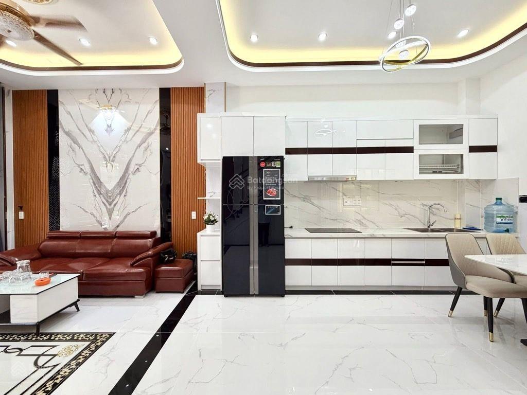 Cạnh đh công nghiệp, nhà mới 4 tầng hxh 7 chỗ ngủ trong nhà, full nội thất, chỉ 9.5 tỷ