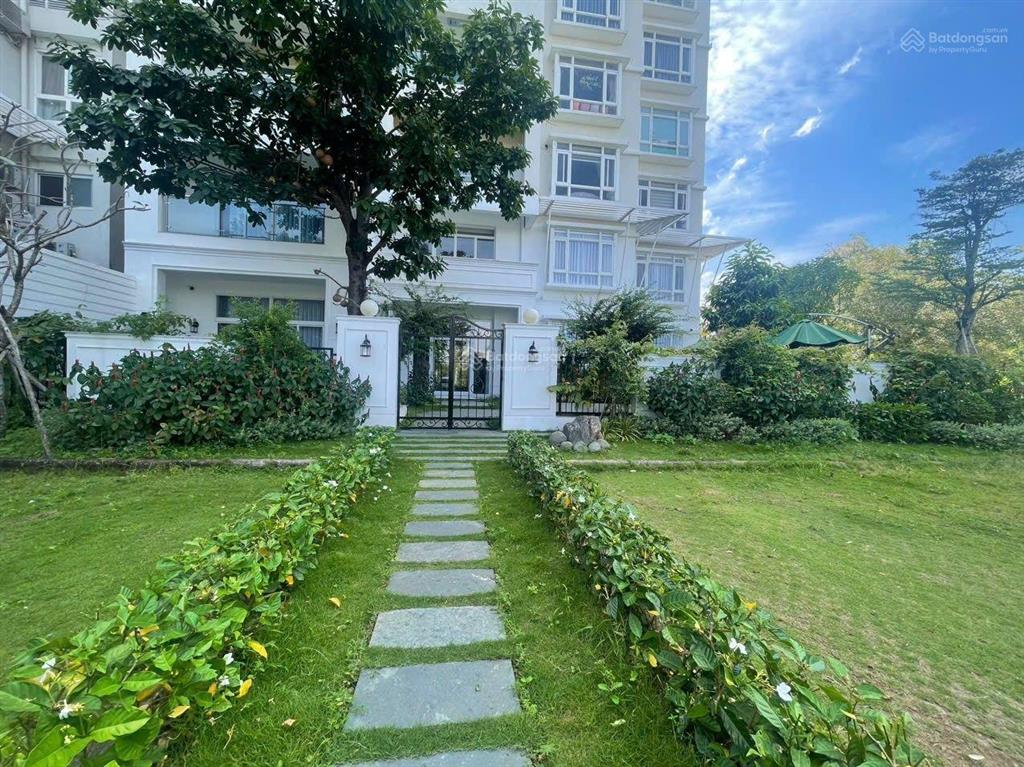 Cho thuê biệt thự phú mỹ hưng, có hai sân vườn, penthouse dưới đất, phòng khách siêu rộng, 4pn, 4wc