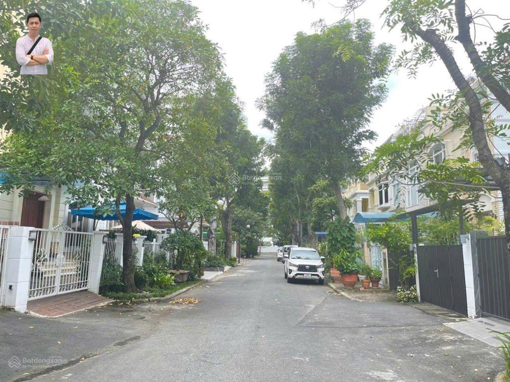 Cho thuê biệt thự phú mỹ hưng cạnh công viên hồ bán nguyệt  cầu ánh sao, sài gòn south marina club