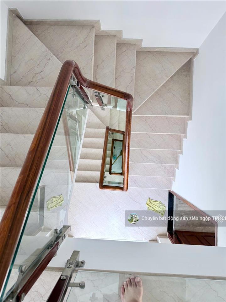 Chủ giảm trực tiếp 300tr còn 8.4tỷ nhà lô góc 5tầng shr đường trần thánh tông, phường 15, dt 75.3m2