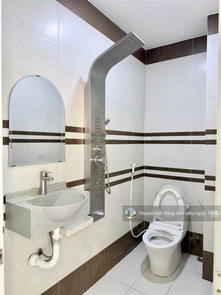 Chủ giảm trực tiếp 300tr còn 8.4tỷ nhà lô góc 5tầng shr đường trần thánh tông, phường 15, dt 75.3m2