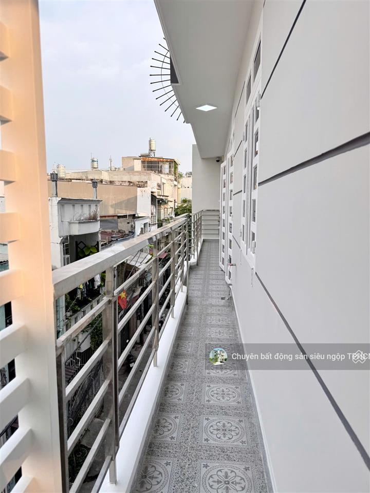 Chủ giảm trực tiếp 300tr còn 8.4tỷ nhà lô góc 5tầng shr đường trần thánh tông, phường 15, dt 75.3m2