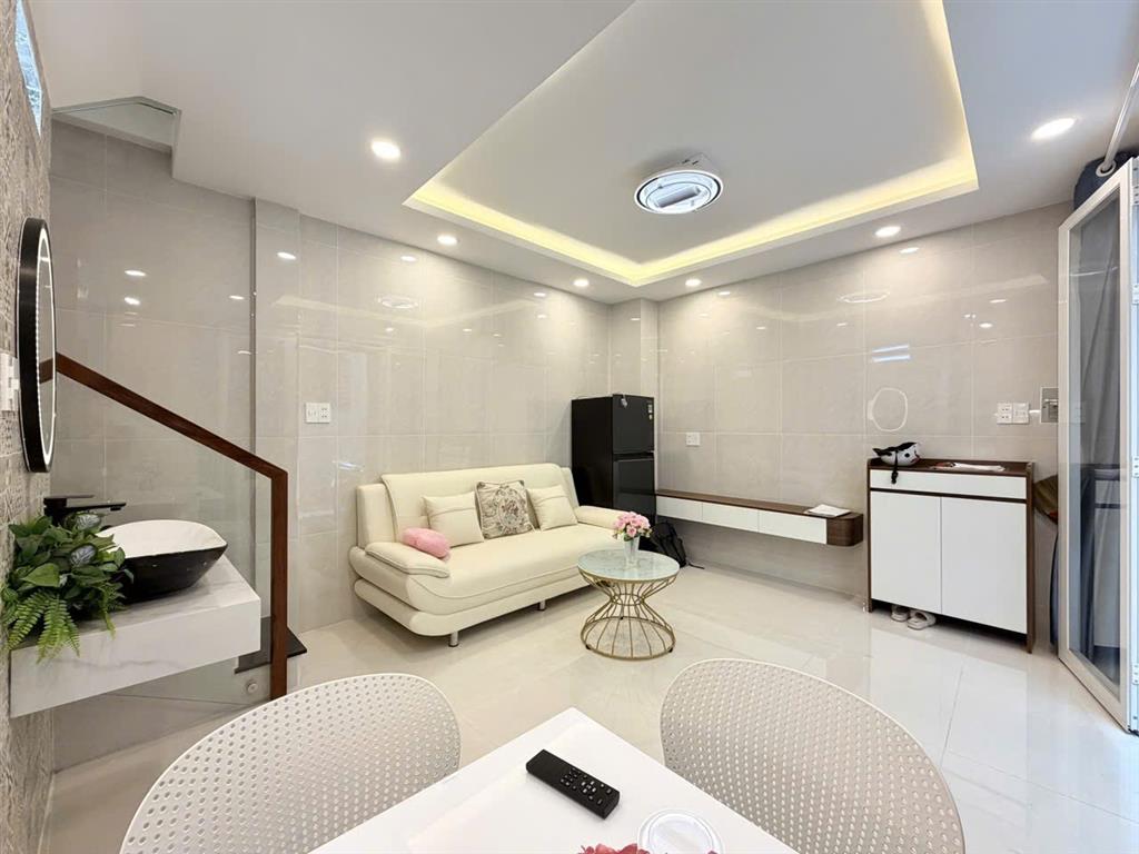 Sau lưng căn mặt tiền cô giang, phường 2, phú nhuận nhà đẹp 2 tầng full nội thất ngang 6m 5.8tỷ tl