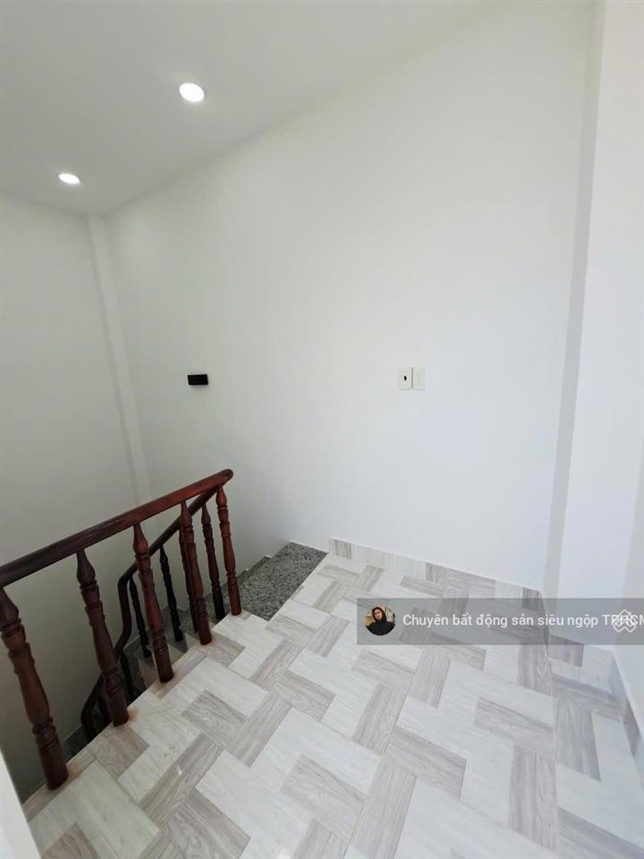 Hàng hiếm tài chính nhỏ  chỉ 1.55 tỷ có ngay nhà hương lộ 216m2 (4x4m) 4 tầng đúc ở ngay,đường 8m