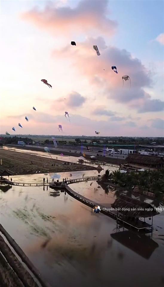 Chính chủ cần bán gấp 3 lô đất liền kề full thổ cư,sổ hồng riêng,mt đường bờ rỗi,cách biển 800m.shr