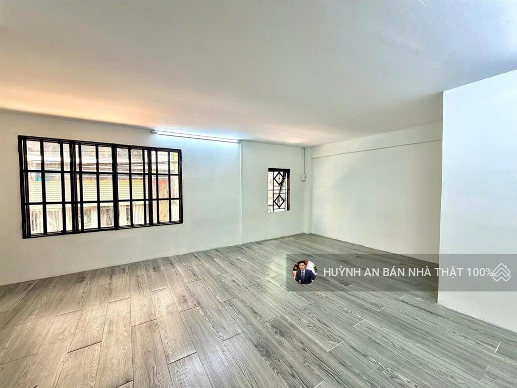 Hàng hiếm góc 2 mặt hẻm xe tải đậu cửa 21m2 (4x5.5)3 tầng mới đẹp  vừa ở vừa kd chỉ 2,750 tỷ tl
