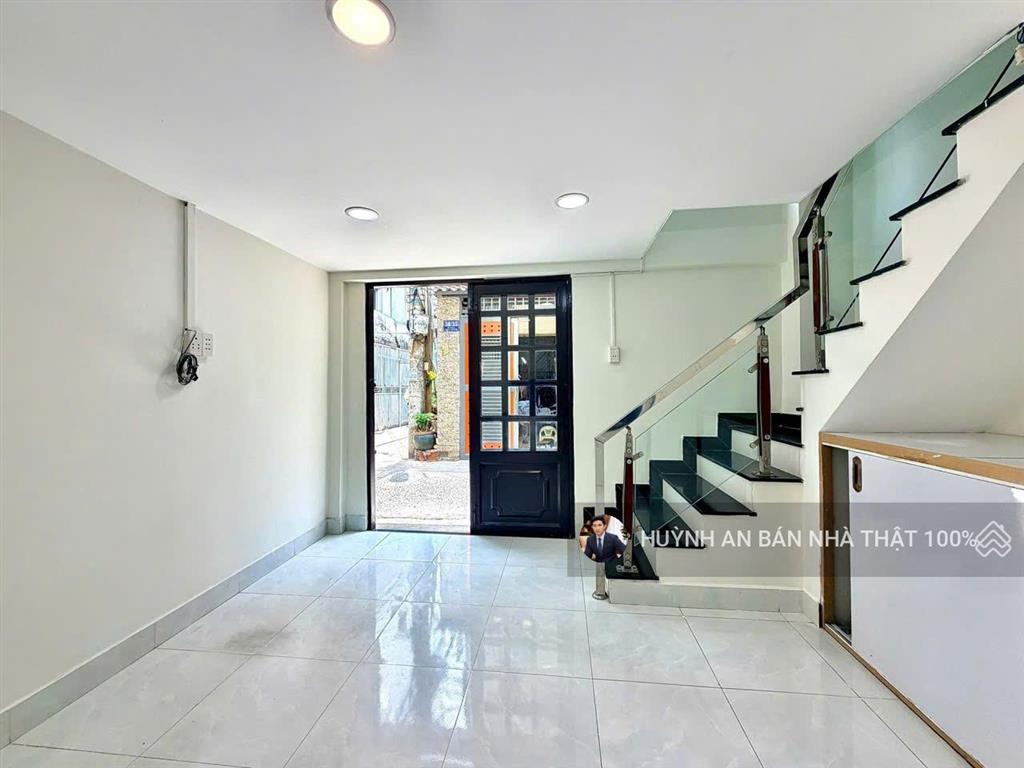 Hàng hiếm góc 2 mặt hẻm xe tải đậu cửa 21m2 (4x5.5)3 tầng mới đẹp  vừa ở vừa kd chỉ 2,750 tỷ tl