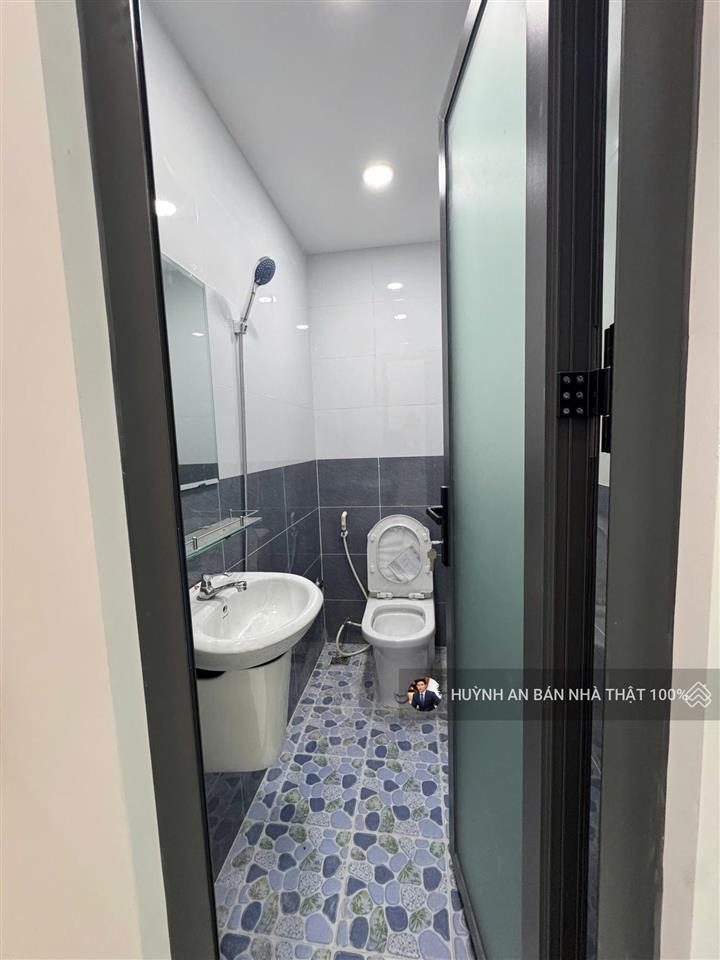 Chính chủ cần bàn nhà hẻm 8m. cách 70m ra hương lộ 2 , bình trị đông.dt 33m2 giá 4 tỷ 020 tr , shr