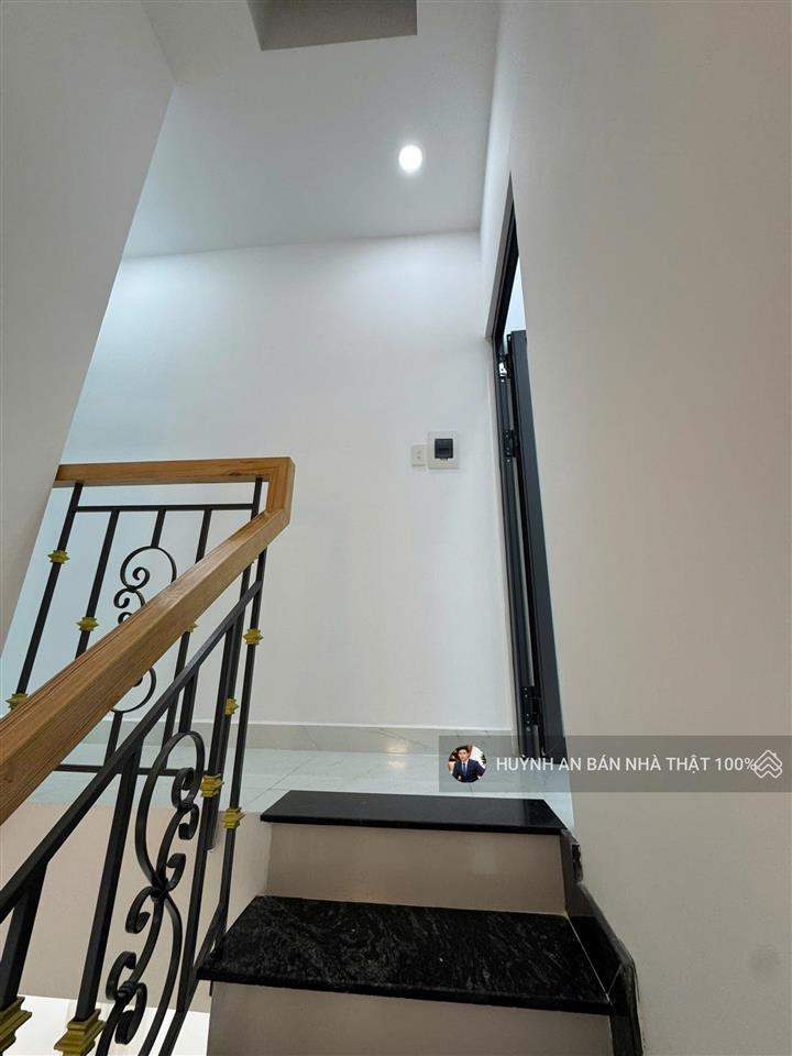 Chính chủ cần bàn nhà hẻm 8m. cách 70m ra hương lộ 2 , bình trị đông.dt 33m2 giá 4 tỷ 020 tr , shr