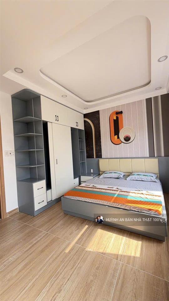 Nhà vip có thang máy 450kg  chỉ 7,8 tỷ tl( 5.2 x 11) 5 tầng  4pnđường nhựa 6m thông hương lộ 2