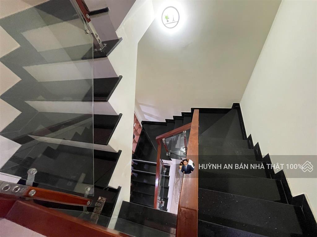 Chính chủ gửi bán nhà liền kề kđt mỹ gia nha trang giá 12 tỷ .nằm tại khu 4 ,sử dụng riêng ,btct