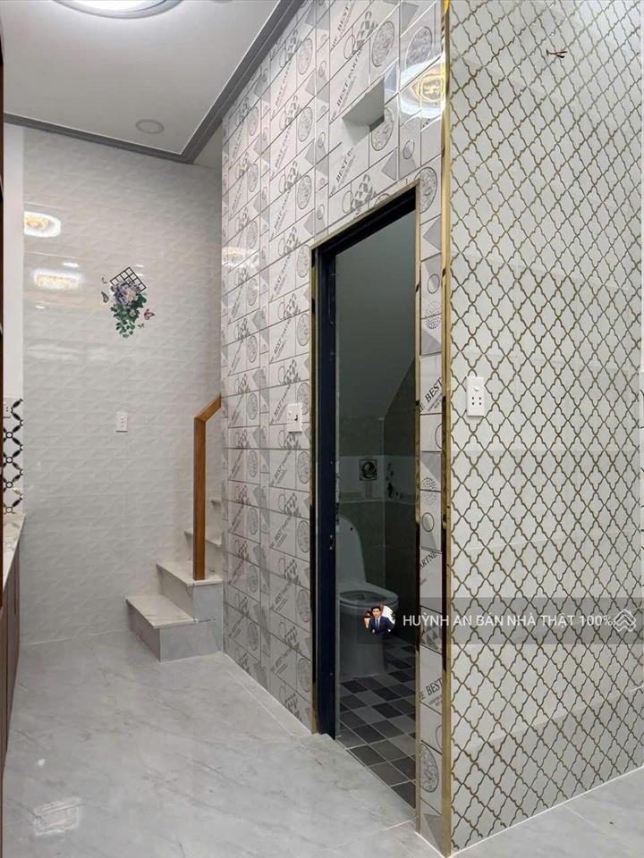 Nhà khu vip khu bình tân,đường chiến lược 1t2l,2pn  (3.3x6m)  3 tầng hẻm 4m  giá chỉ 1.9 tỷ tl.