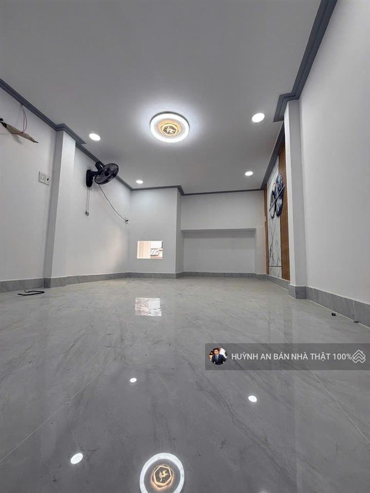 Nhà khu vip khu bình tân,đường chiến lược 1t2l,2pn  (3.3x6m)  3 tầng hẻm 4m  giá chỉ 1.9 tỷ tl.