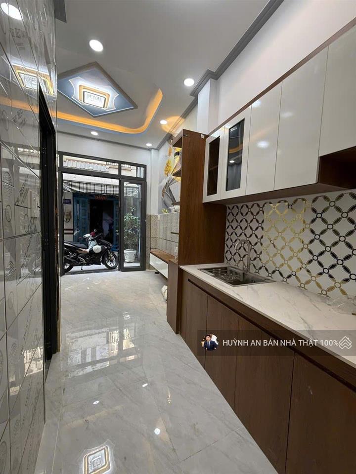 Nhà khu vip khu bình tân,đường chiến lược 1t2l,2pn  (3.3x6m)  3 tầng hẻm 4m  giá chỉ 1.9 tỷ tl.