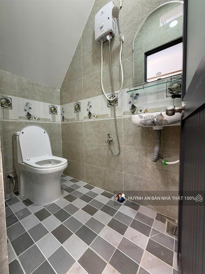 Nhà khu vip khu bình tân,đường chiến lược 1t2l,2pn  (3.3x6m)  3 tầng hẻm 4m  giá chỉ 1.9 tỷ tl.