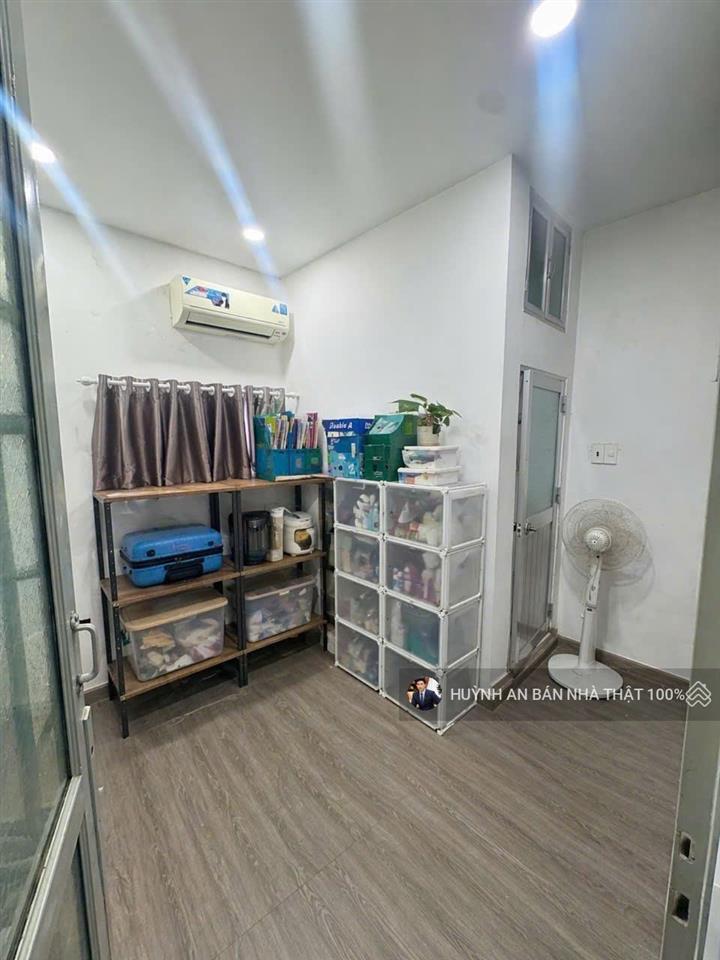 2/ nguyễn sỹ sách ,p15 ,tân bình,2 mặt thoáng xe hơi  32m2 2 lầu2pn lô góc giá vip