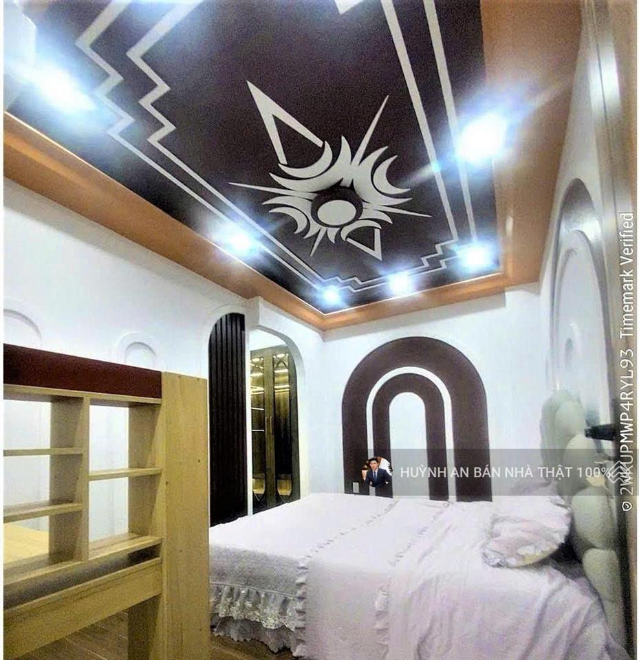 Hxh thông 20m ra nguyễn văn lượng gò vấp  4pn  dtcn 42,2 m2  5 tầng dtxd 164,4m2  p lý chuẩn