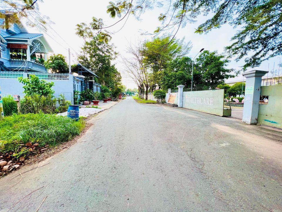 Đất mặt tiền đường nhựa rộng 6m tại đường tân hiệp 4, hóc môn, cách chợ hóc môn chỉ 2km. 850 triệu
