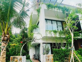 Bán gấp biệt thự 200m2 xây dựng 3 tầng view hồ view rừng thông full nội thất cao cấp