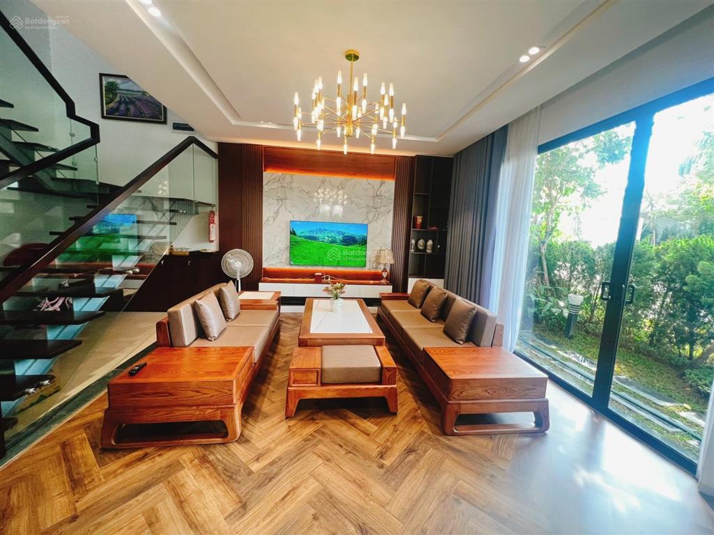 Bán gấp biệt thự 200m² xây dựng 3 tầng view hồ, view rừng thông full nội thất cao cấp