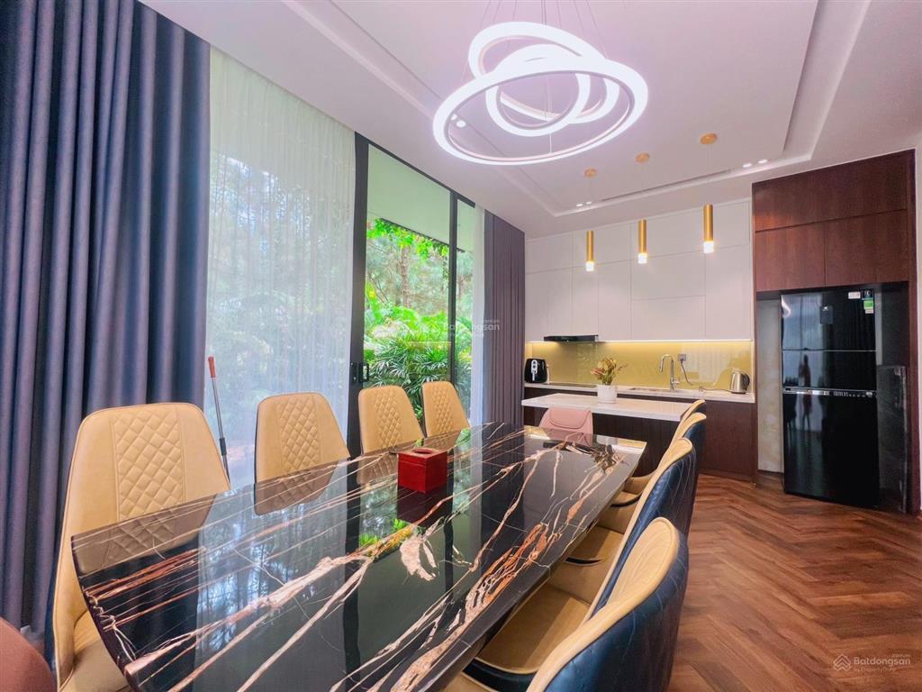 Bán gấp biệt thự 200m² xây dựng 3 tầng view hồ, view rừng thông full nội thất cao cấp