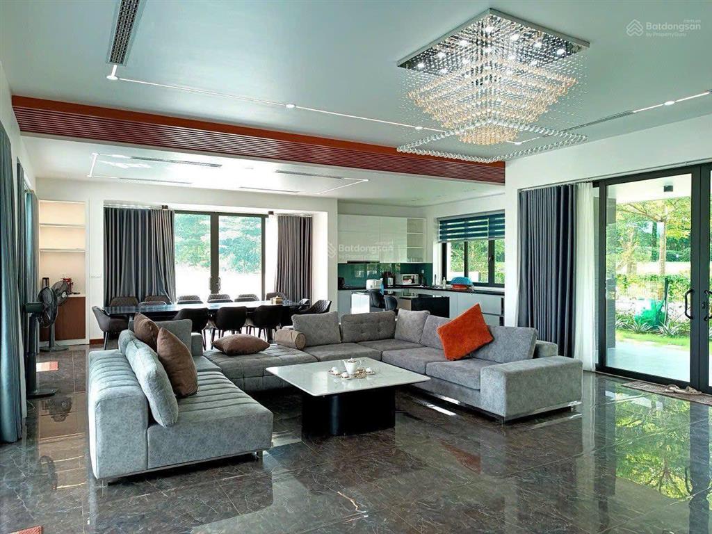 Bán biệt thự 700m2 mặt hồ mặt tiền 20m nội thất mới tinh