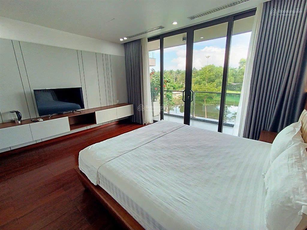 Bán biệt thự 700m2 mặt hồ mặt tiền 20m nội thất mới tinh