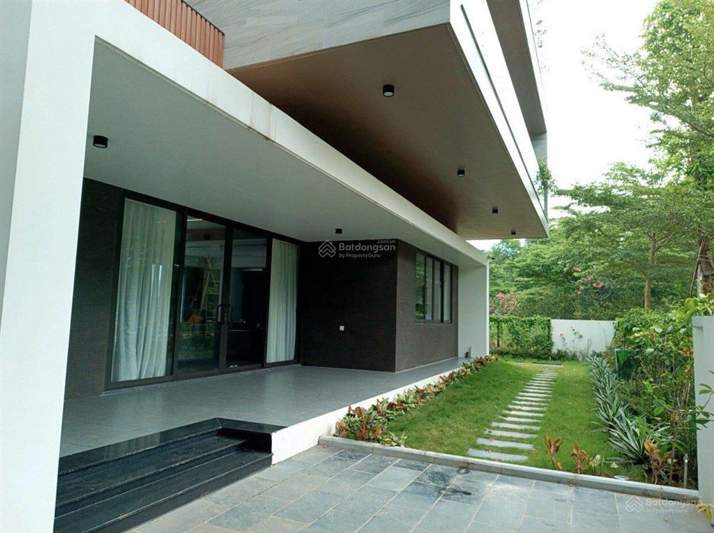 Bán biệt thự 700m2 mặt hồ mặt tiền 20m nội thất mới tinh