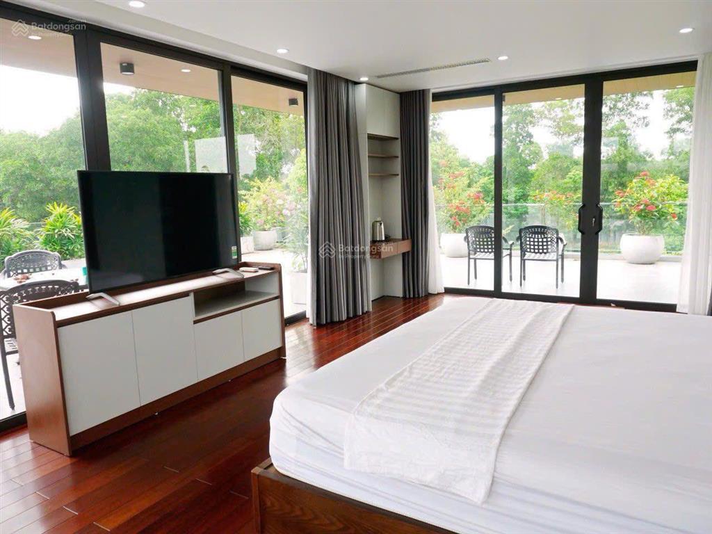 Bán biệt thự 700m2 mặt hồ mặt tiền 20m nội thất mới tinh