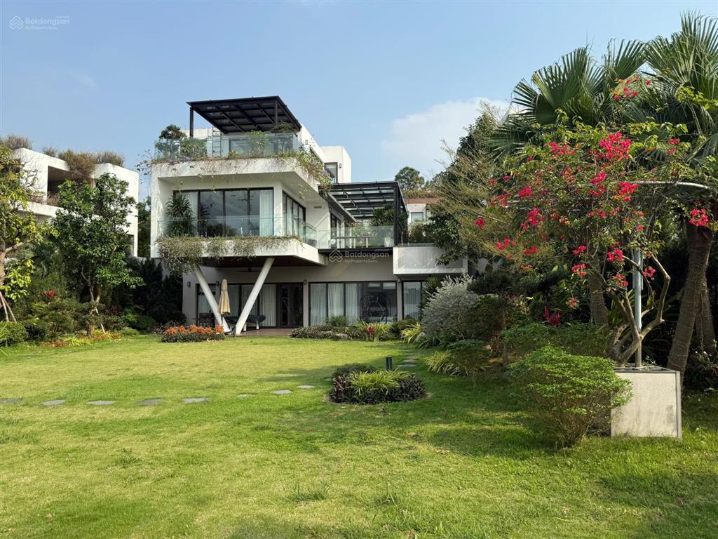 Bán biệt thự 1000m2 mặt hồ to rộng, full nội thất cao cấp
