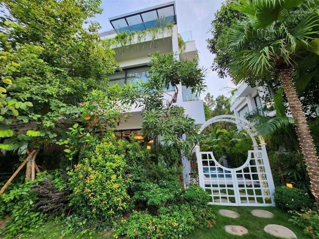 Chính chủ cần bán biệt thự 2 mặt tiền thoáng trước sau, full nội thất hiện đại