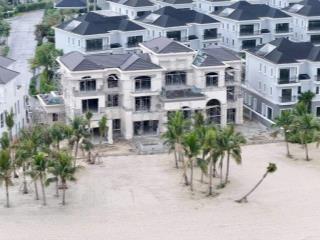 Cần bán dinh thự mặt biển 1 bước chạm cát ( sổ đỏ lâu dài)