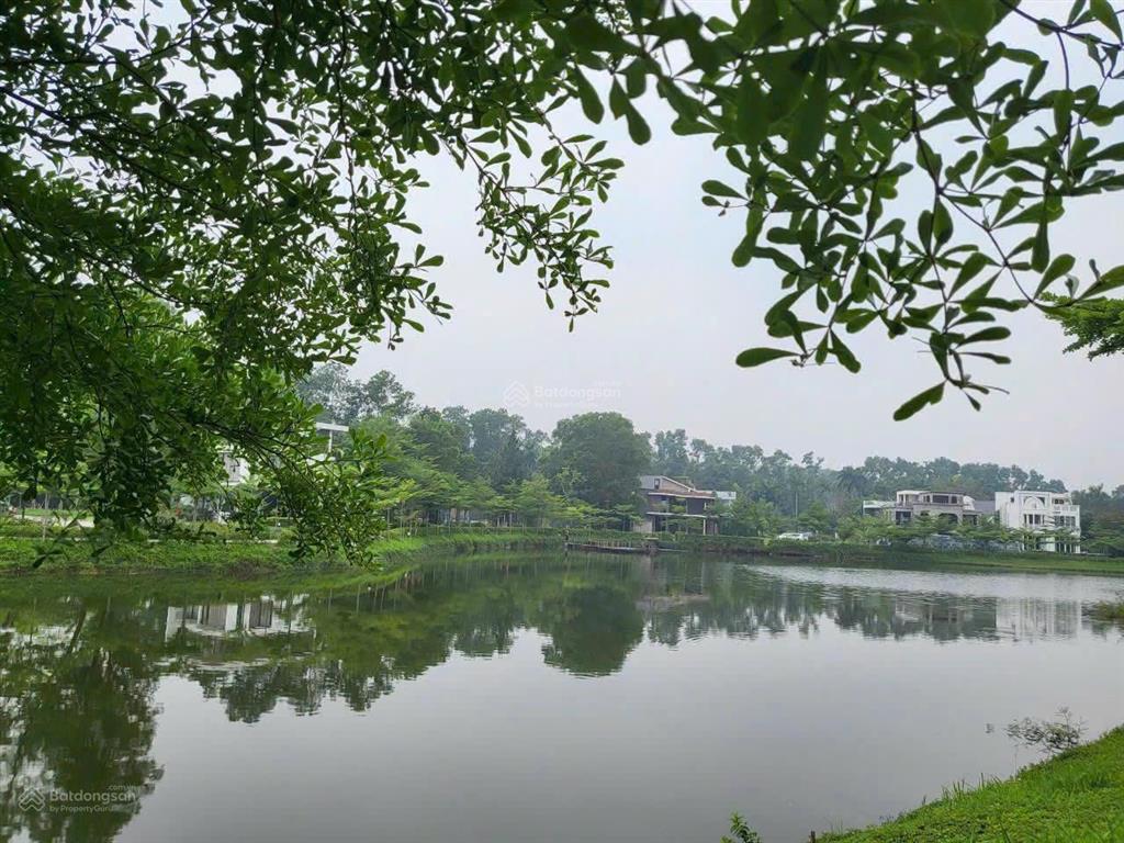 Bán gấp lô đất tự xây view hồ khuôn viên 550m2 sổ đỏ 450m2