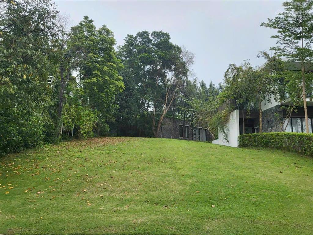 Bán gấp lô đất tự xây view hồ khuôn viên 550m2 sổ đỏ 450m2