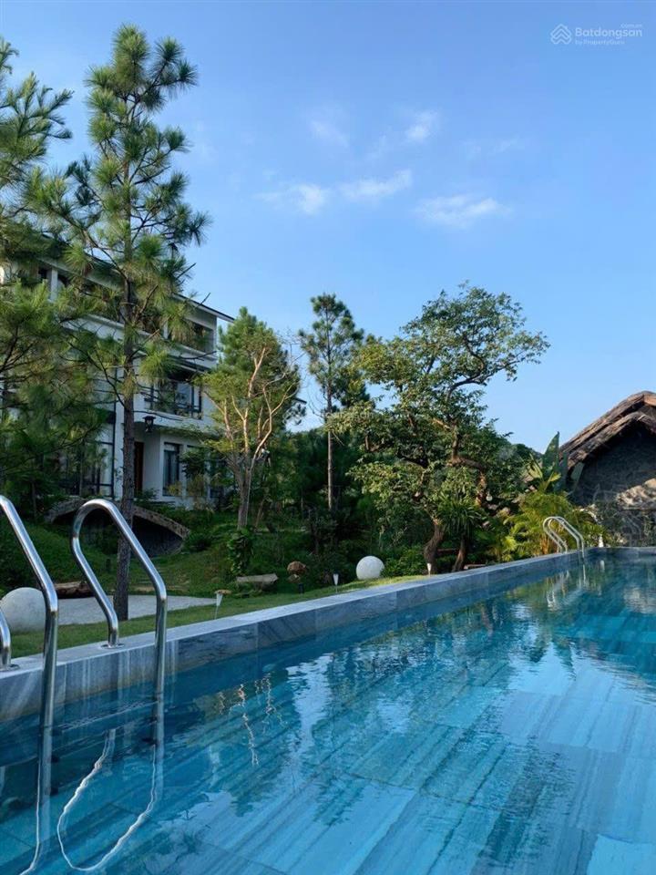 Tôi cần bán gấp resort khuôn viên riêng, view hồ thiết kế tỉ mỉ kinh doanh tốt