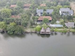 Tôi cần bán gấp resort khuôn viên riêng, view hồ thiết kế tỉ mỉ kinh doanh tốt